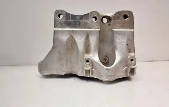 BMW 2 F45 Engine mounting bracket 18915910 8603620