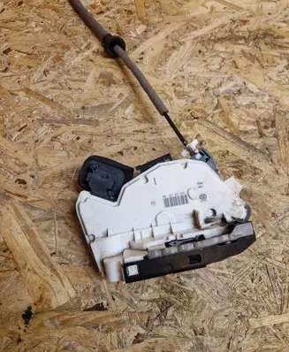 Skoda Rapid (NH) Front door lock 5E1837016