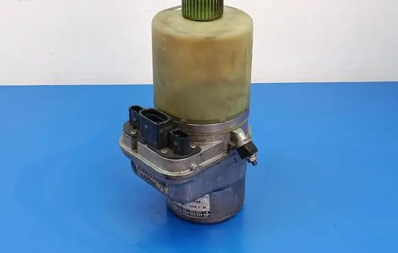 Skoda Fabia Mk2 (5J) Power steering pump 6R0423156
