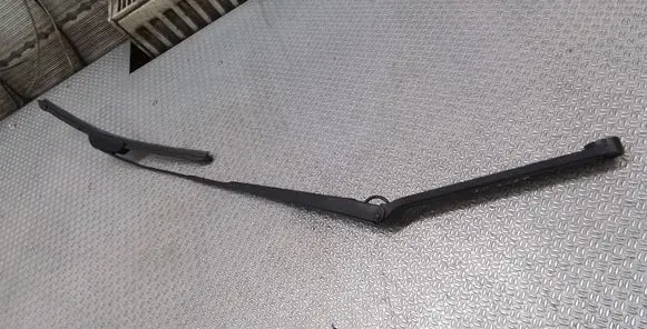 Nissan X-Trail T30 Windshield/front glass wiper blade 