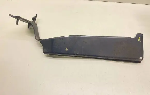 Audi A4 S4 B8 8K Fender mounting bracket 8K0821136A