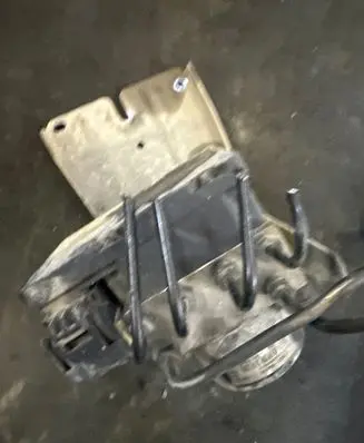 Volvo V70 ABS Pump P02571223 10020403584