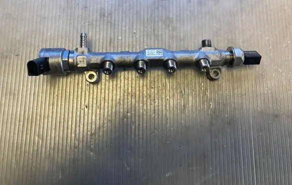 Audi A5 Sportback 8TA Fuel main line pipe R04L125A 661418390648 04L130764C