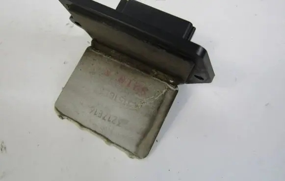 Mazda 323 Heater blower motor/fan resistor 