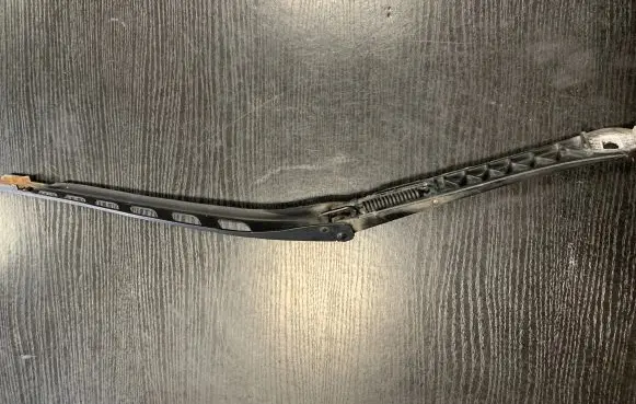 BMW 5 E60 E61 Front wiper blade arm 7198597