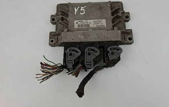 Renault Clio III Engine control unit/module 8200789222 S120202105B 8200470497