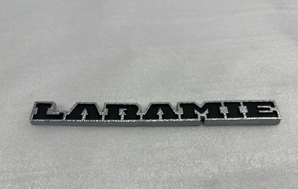 Dodge RAM 1500 DS Front door emblem/model letters 68302528AA 68302528
