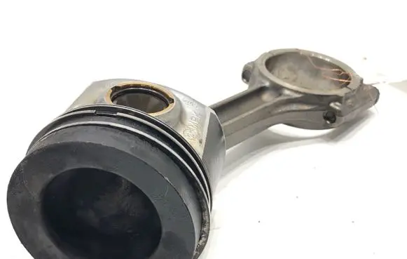 Audi A4 S4 B9 8W Piston with connecting rod DETA