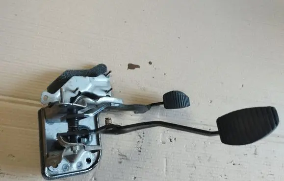 Peugeot 2008 I Brake pedal 30002526