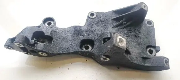 Volkswagen Polo IV 9N3 Engine mounting bracket 045903143E