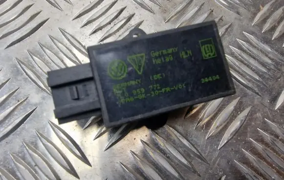 Volkswagen Touareg I Seat heating relay 7L0959772