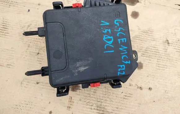 Renault Scenic III - Grand scenic III Fuse box cover 