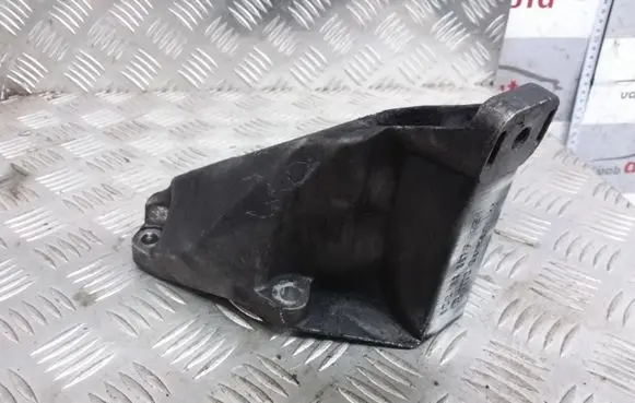 Audi A4 S4 B5 8D Engine mounting bracket 8D0199307P