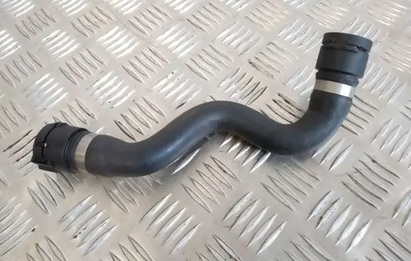Volkswagen Golf VII Engine coolant pipe/hose