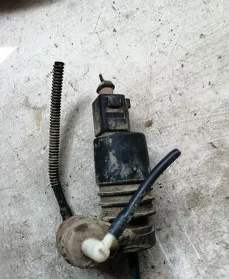 Seat Ibiza III (6L) Windscreen/windshield washer pump 1J0973722
