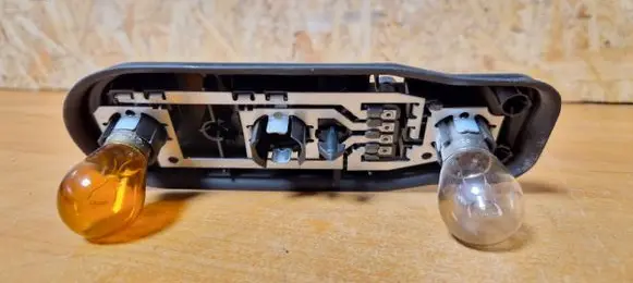 BMW 5 E39 Tail light bulb cover holder 2496339