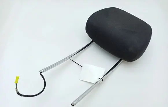 Mercedes-Benz C W204 Front seat headrest 