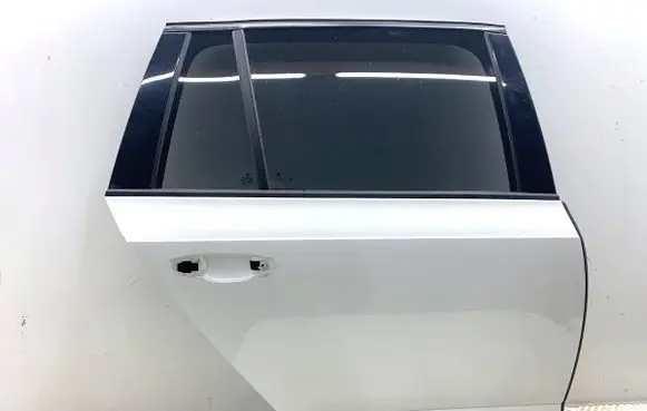 Skoda Octavia Mk3 (5E) Rear door LF9E
