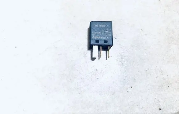 Mitsubishi Colt Other relay mb953382 043262a