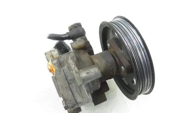 Volkswagen PASSAT B5.5 Power steering pump 8D0145177Q
