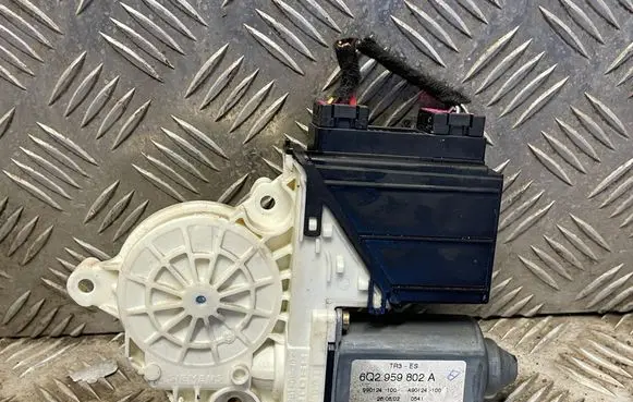Seat Ibiza III (6L) Front door window regulator motor 6q2959802A