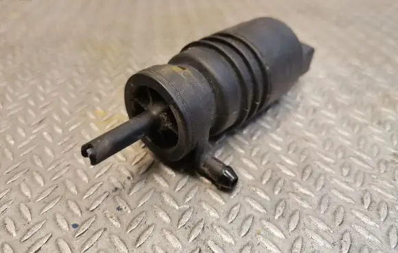 Mercedes-Benz E W211 Windscreen/windshield washer pump