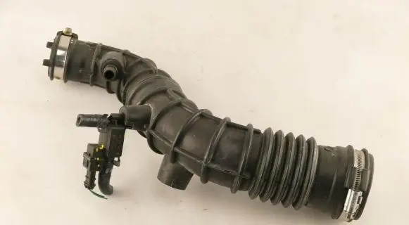 Dacia Sandero Air intake duct part 70134303 8200603558