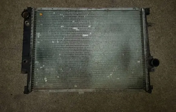 BMW 5 E34 Coolant radiator 1723467 1723464