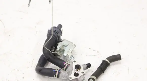 Lexus ES VII XZ10 Engine coolant pipe/hose 3E22B01670