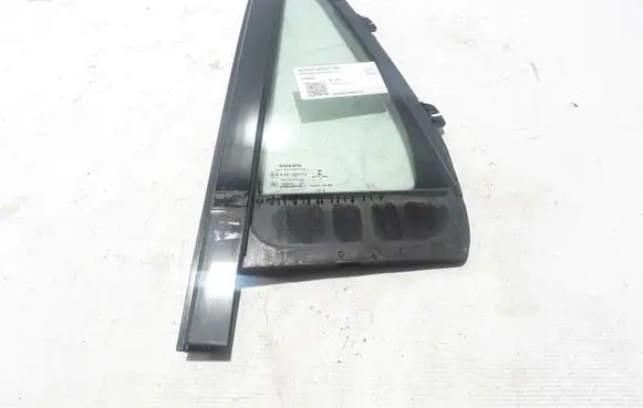 Rear vent window glass