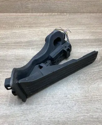 Volkswagen PASSAT B6 Accelerator throttle pedal 1K1721503P