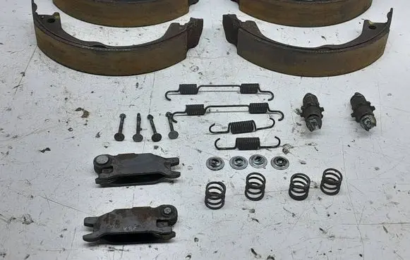 SsangYong Rexton I Handbrake/parking brake pads 