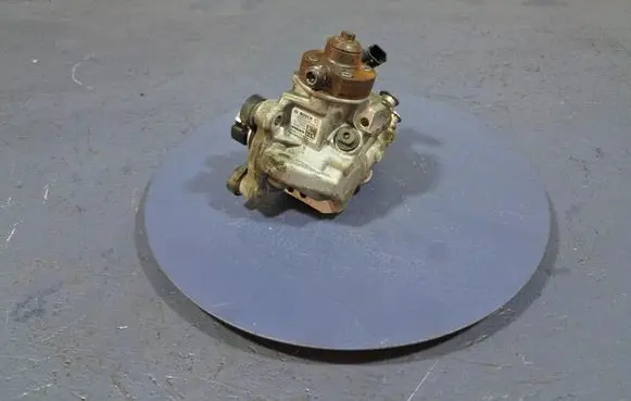 Volvo V40 Fuel injection high pressure pump 31372081
