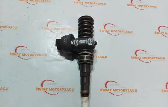 Volkswagen Golf VI Fuel injector 038130073BN