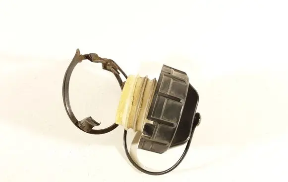 Mazda 3 I Fuel tank filler cap 