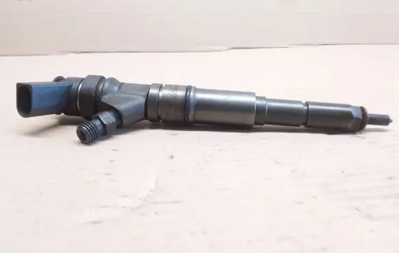 BMW 5 E60 E61 Fuel injector 7794652 0445110212