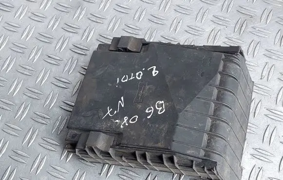 Volkswagen PASSAT B6 Fuse box cover 1K0937132F