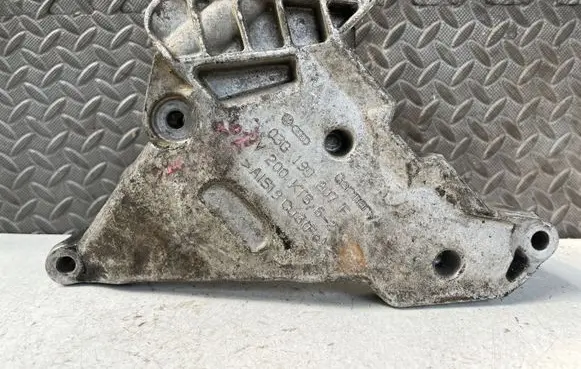 Volkswagen PASSAT B6 Engine mounting bracket 03G199207F