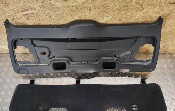 BMW 5 E39 Tailgate trim 8259917 8194671
