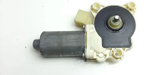 Mercedes-Benz E W211 Front door window regulator motor A2118203042 M5165