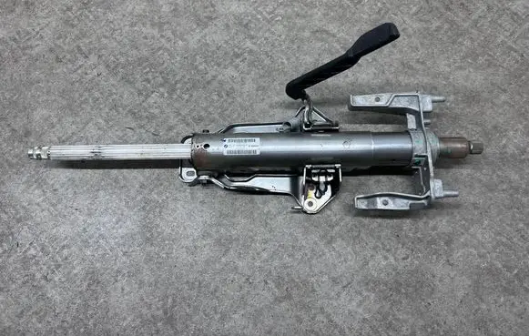Steering wheel axle set