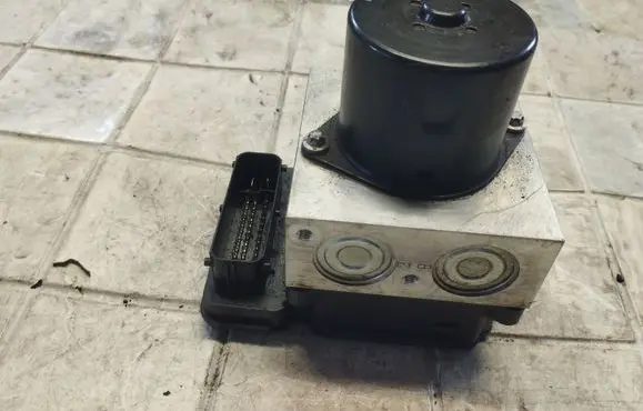 Opel Insignia A ABS Pump 13328651 16817011 16312211K