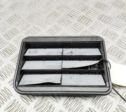 BMW XM Quarter panel pressure vent 9176945