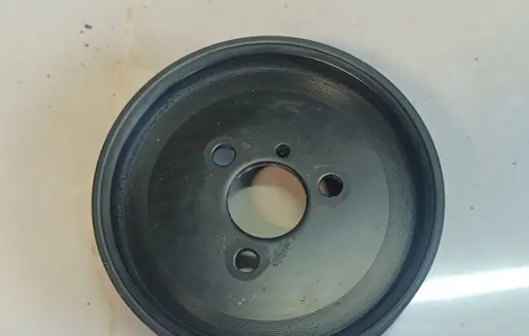 BMW X3 E83 Water pump pulley 2582F2