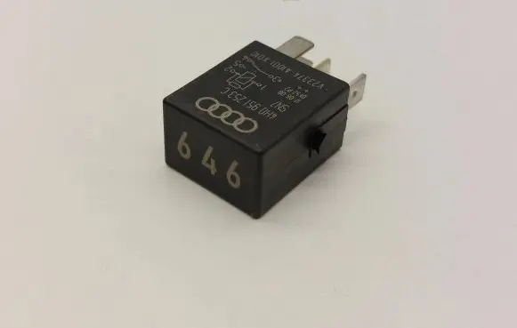 Volkswagen PASSAT B8 Other relay 4H0951253C