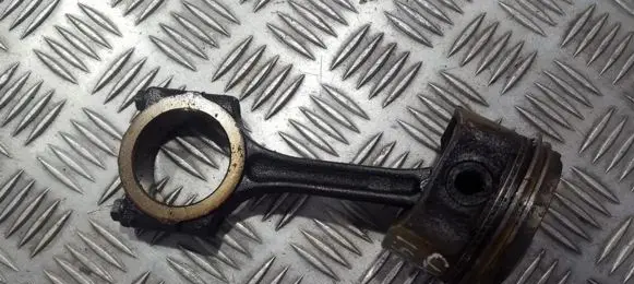 Renault Clio II Piston with connecting rod