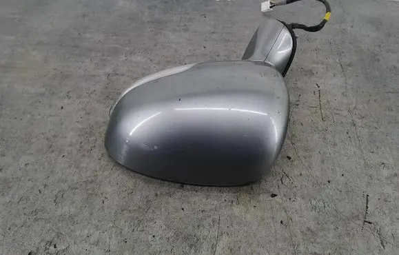 Toyota Avensis T270 Front door electric wing mirror 