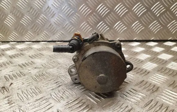 Opel Astra J Vacuum pump