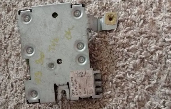 Audi A3 S3 8P Antenna control unit 8p3035225
