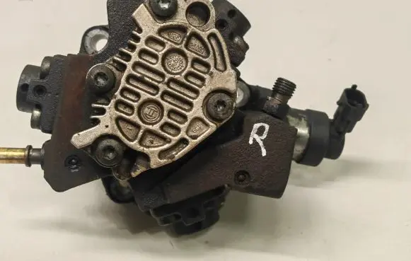 Opel Vivaro Fuel injection high pressure pump 8200950493 H8200950493 0445010205